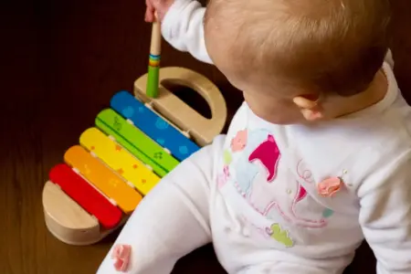 Baby Spielsachen, die die Entwicklung fördern