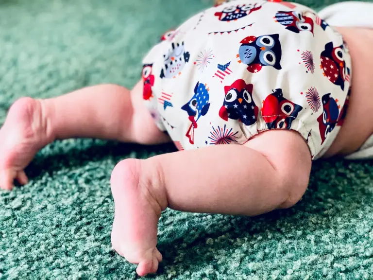 Babywindeln läuft aus: So verhinderst du das Auslaufen der Windel