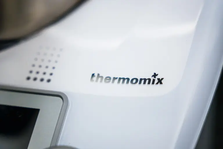 Thermomix (Schriftzug auf der Front)