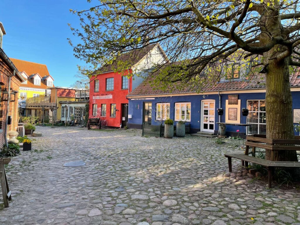 Ein Hinterhof in Stege, Møn