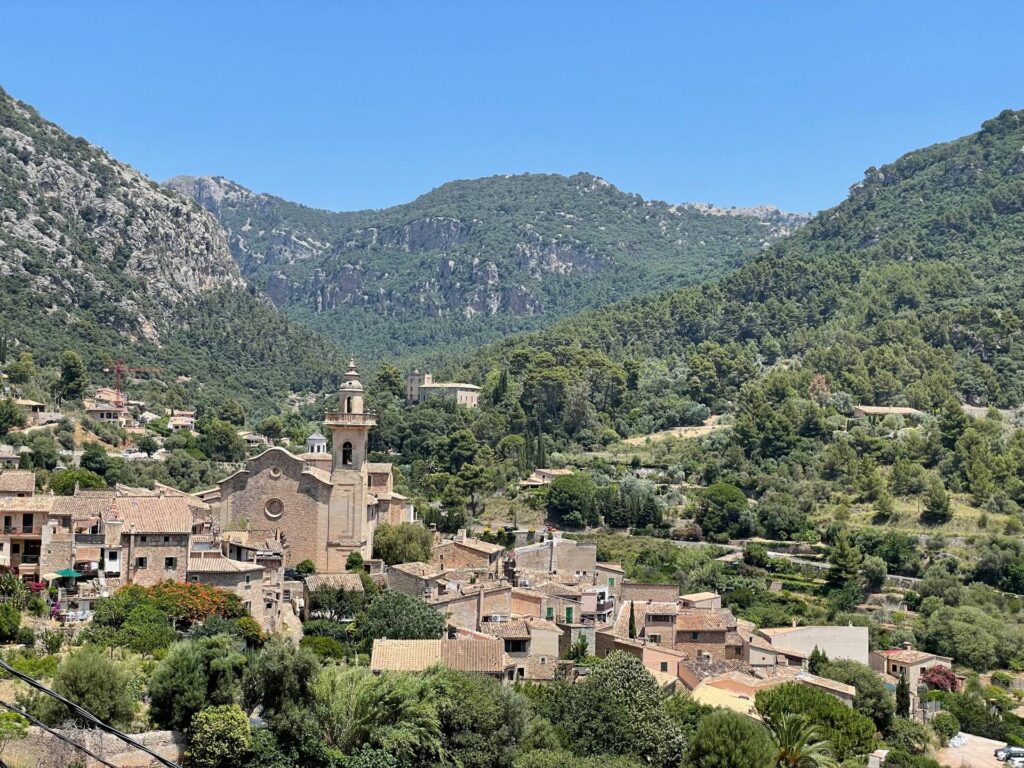 Valldemossa – Blick auf die Umgebung und Berge